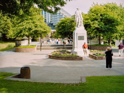 Christchurch, Victoria Square, Cook Memorial.